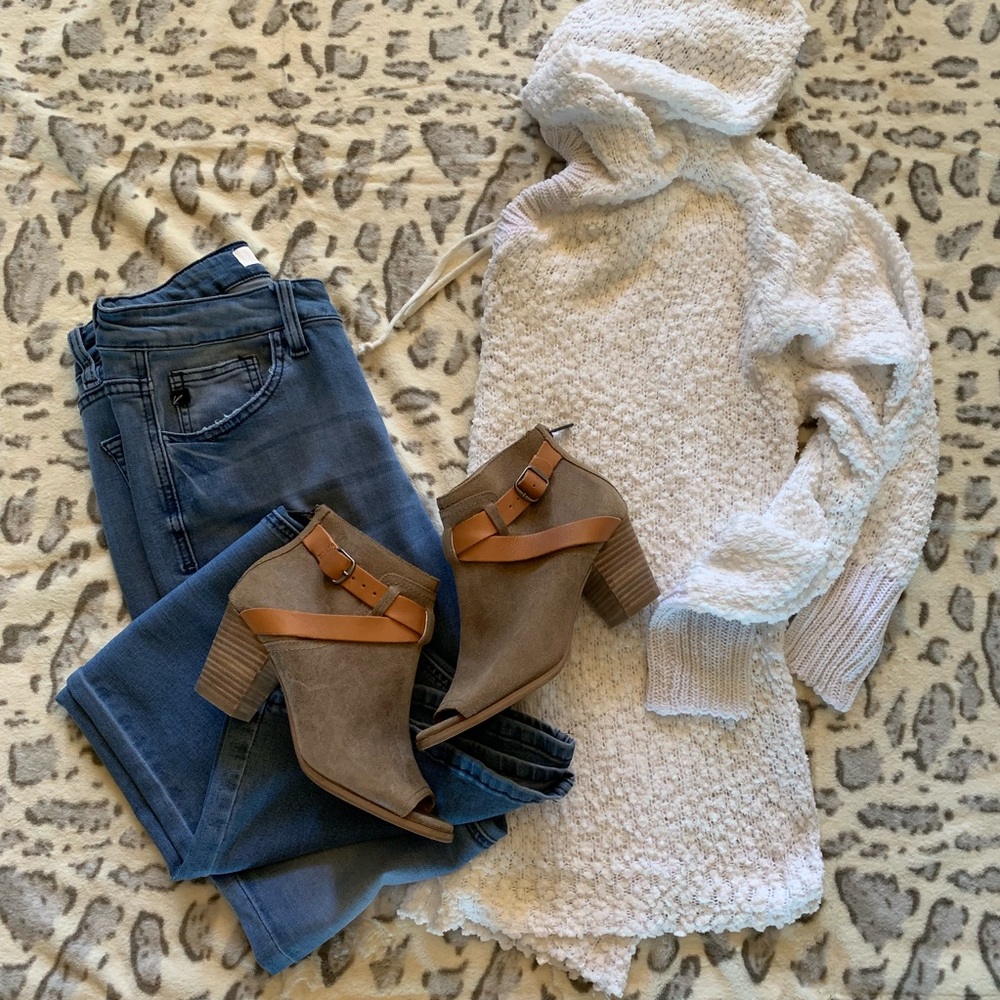 Botique Cozy Nubby Knit Hooded Sweater - Picture 4 of 6